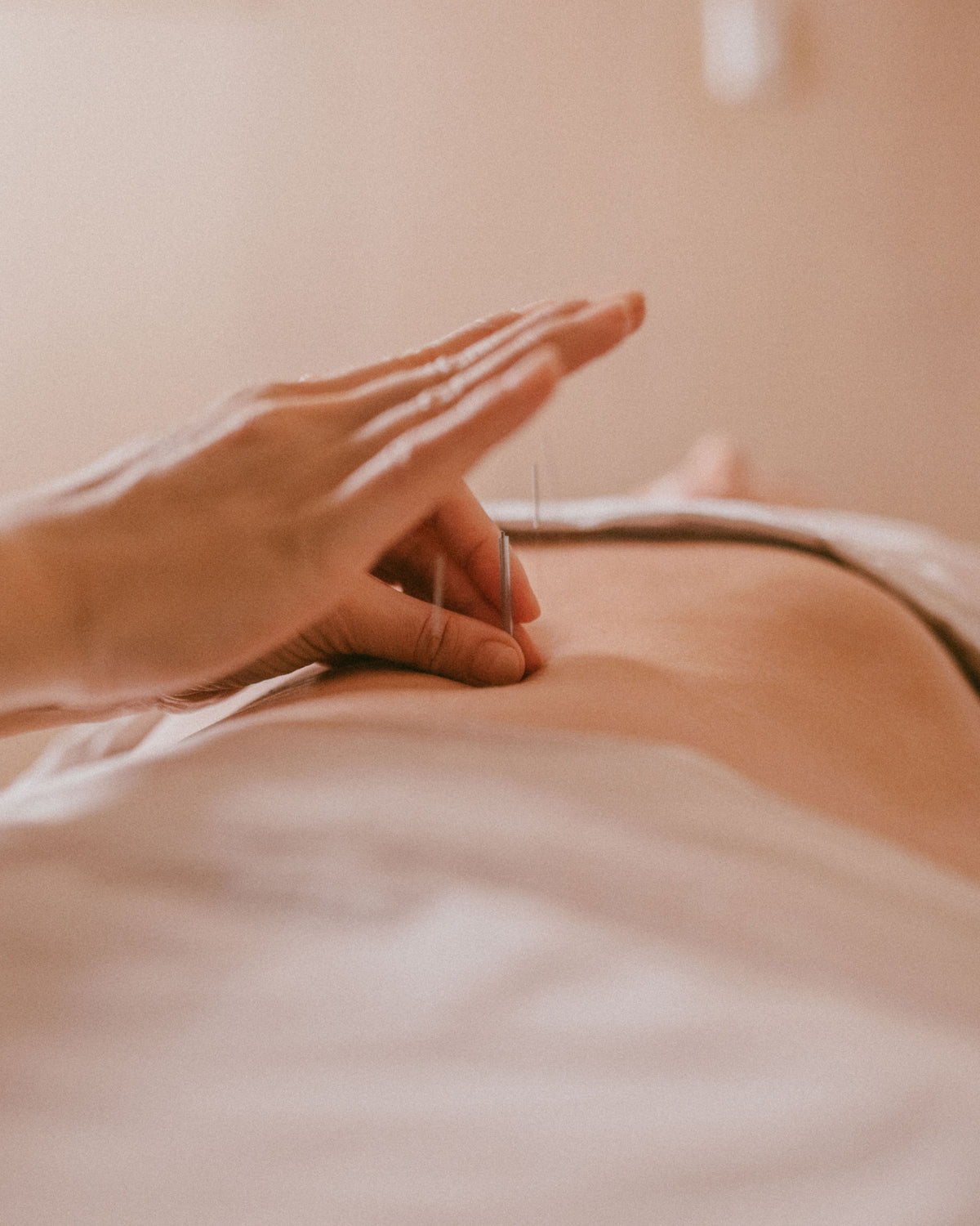 Esoteric acupuncture Byron Bay with Dr Lihyan Chloe Teh at House of Shemana